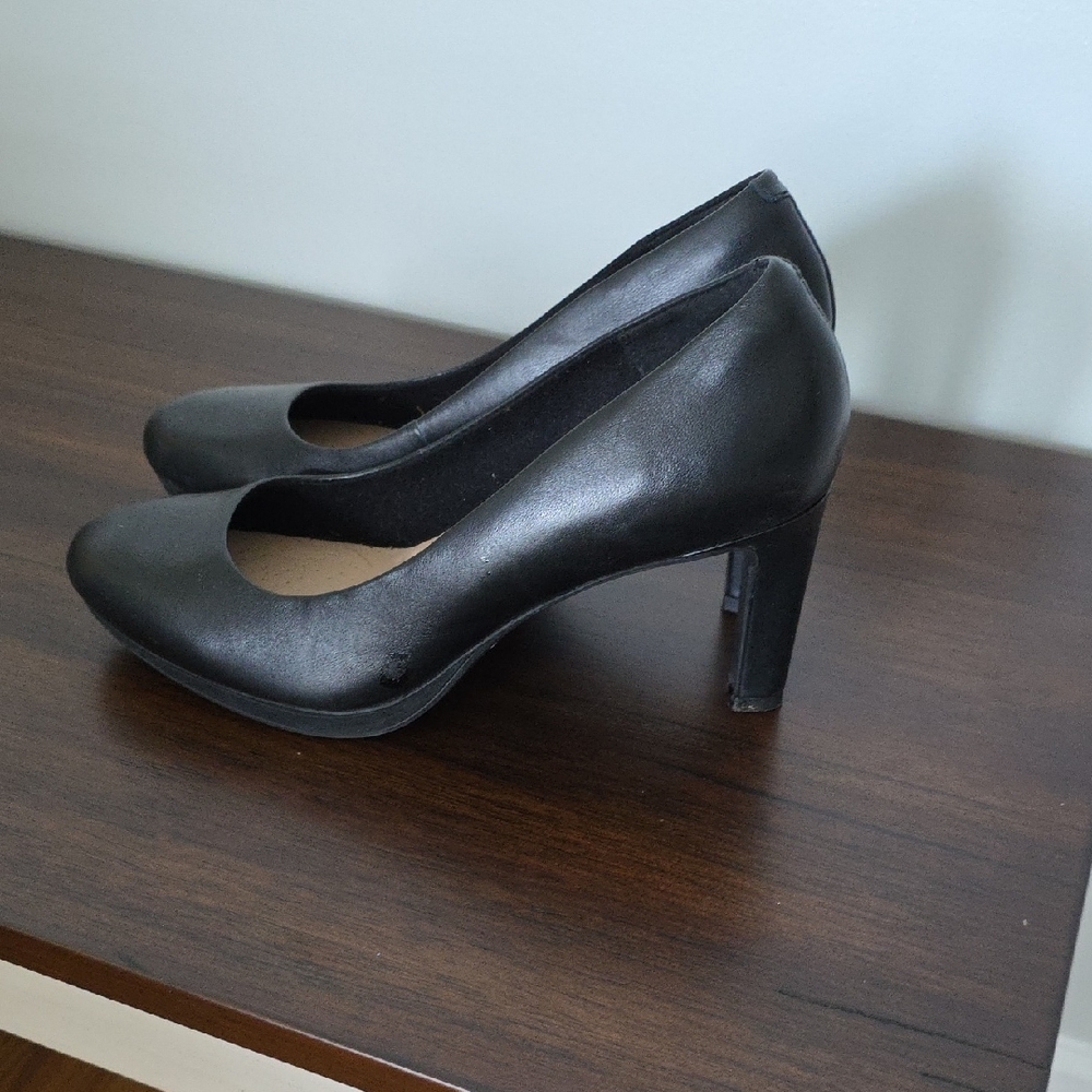 Clarks Black Heels Timeless Slip-On Elegance - Picture 2 of 8
